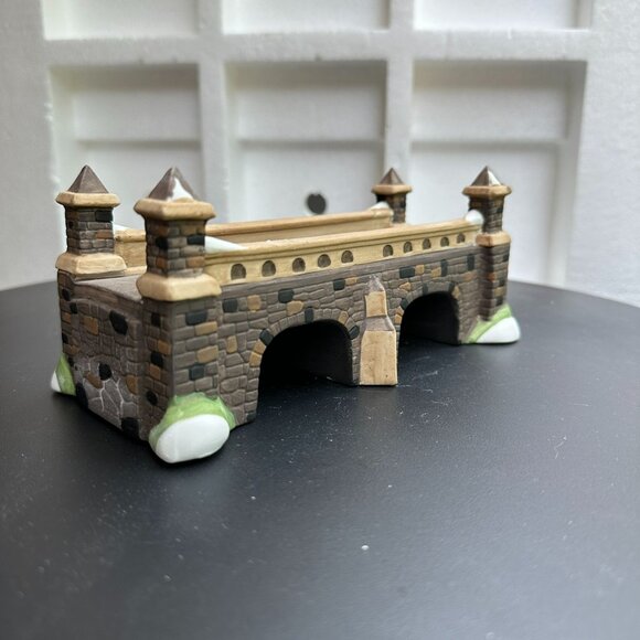 Dept 56 Stone Train Tressel, Dickens Christmas Village Decorations from 1988 - Picture 6 of 11